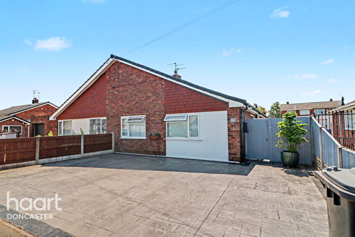 5 Bedroom Semi-Detached House For Sale In Elmwood Crescent, Armthorpe, Doncaster, DN3
