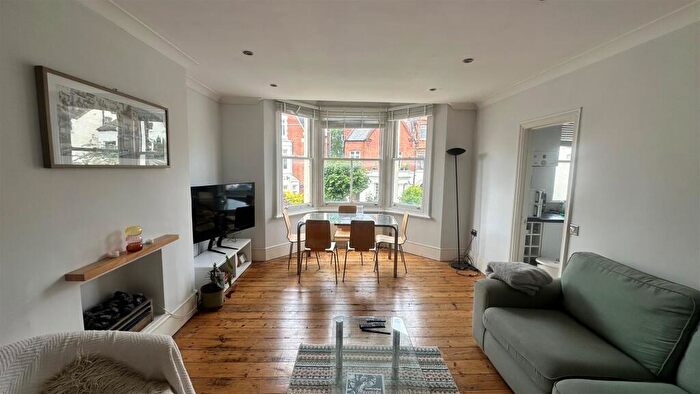 2 Bedroom Flat To Rent In Romola Road, Brockwell Park, SE24
