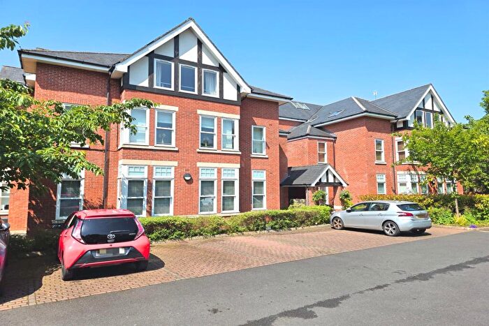 2 Bedroom Apartment To Rent In Bramhall Lane, Stockport, SK3