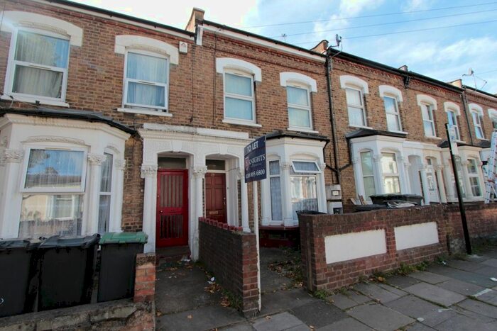 2 Bedroom Flat To Rent In Hartham Road, Tottenham, London, N17