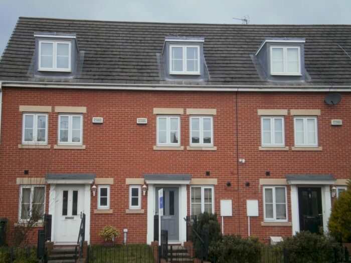 3 Bedroom Town House To Rent In Horncliffe Row, Middlesbrough, TS5