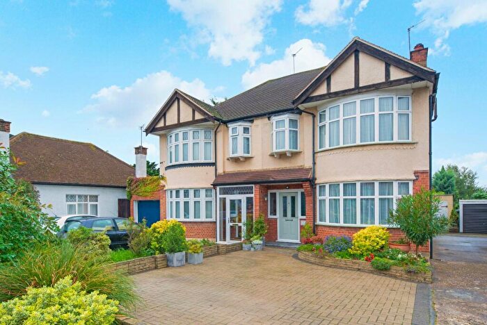 4 Bedroom Semi-Detached House To Rent In Woodside Close, Surbiton, KT5