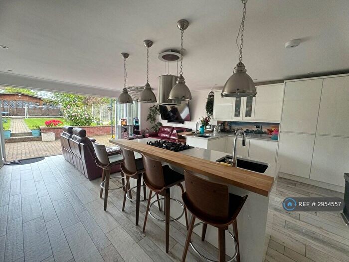 5 Bedroom Semi-Detached House To Rent In Derwent Gardens, Wembley, HA9