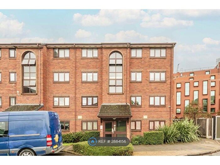 1 Bedroom Flat To Rent In Cotton Avenue, London, W3