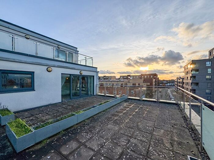 3 Bedroom Flat To Rent In Mannock Close, London, NW9