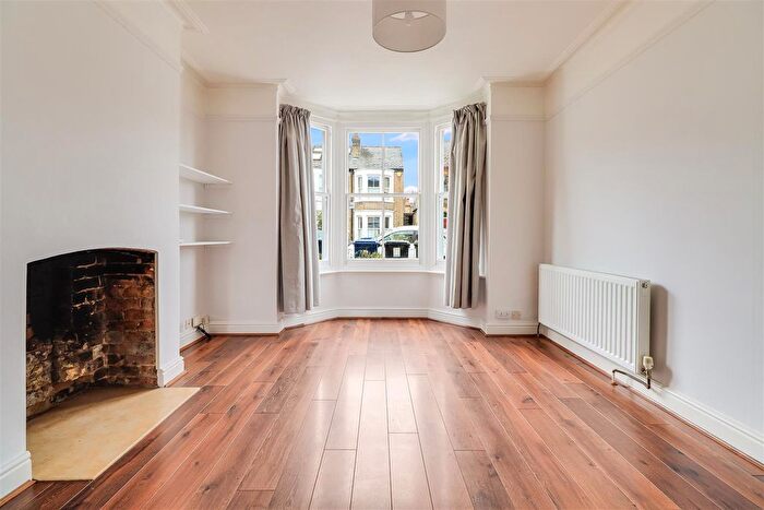 3 Bedroom Semi-Detached House To Rent In Richmond Road, Cambridge, CB4