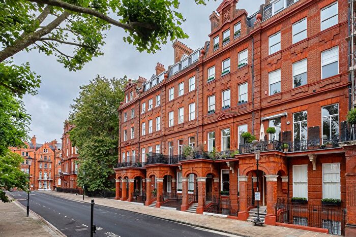3 Bedroom Flat For Sale In Cadogan Square, London, SW1X