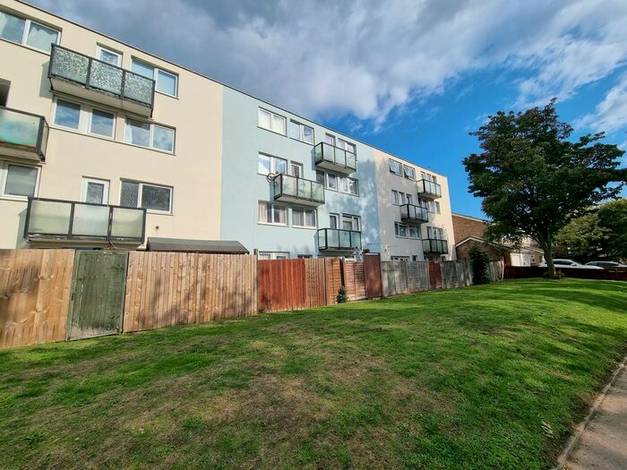 2 Bedroom Maisonette To Rent In Mantle Close, Gosport, PO13