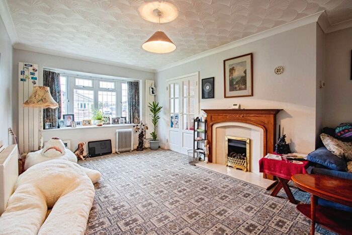 3 Bedroom Detached Bungalow For Sale In Ringwood Way, Pontefract, WF9