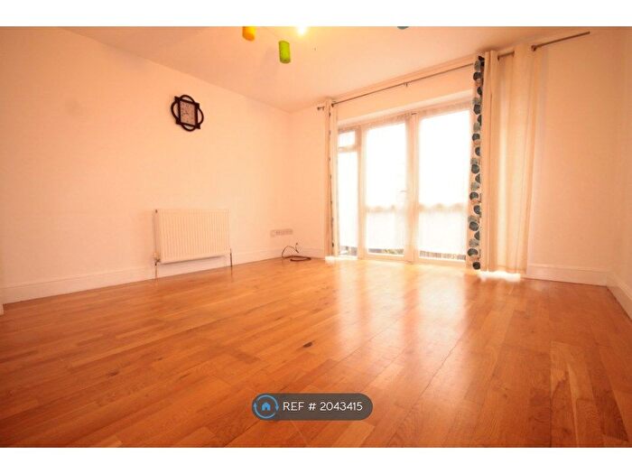 3 Bedroom Semi-Detached House To Rent In Grasmere Gardens, Ilford, IG4