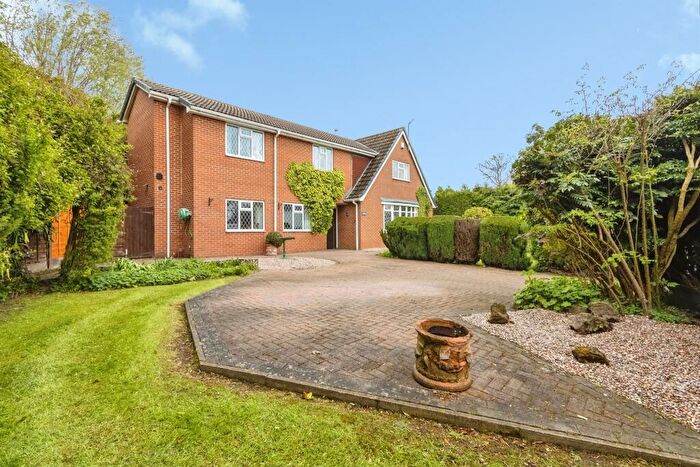 4 Bedroom Detached House For Sale In The Avenue, Scholes, Leeds, LS15