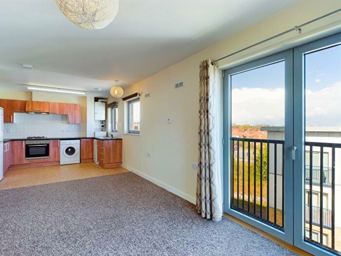 2 Bedroom Flat To Rent In Pemberley Place, Limes Park, Basingstoke, RG24