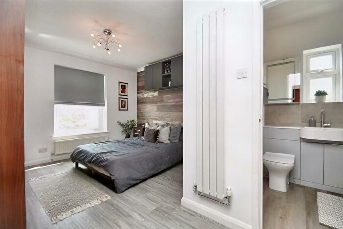 3 Bedroom Semi-Detached House For Sale In Waveney Road, Ipswich, IP1