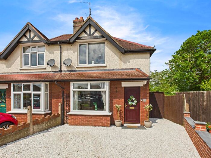 3 Bedroom Semi-Detached House For Sale In Coniston Road, Longlevens, Gloucester, GL2