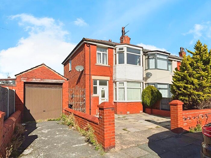 3 Bedroom End Of Terrace House For Sale In Lulworth Avenue, Blackpool, Lancashire, FY3