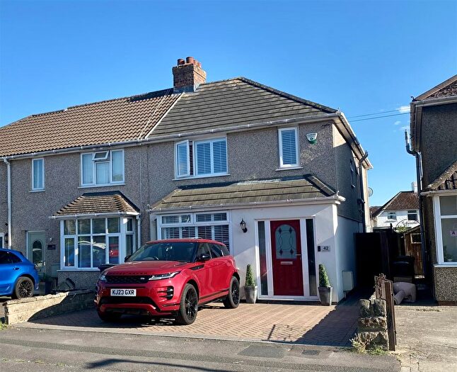 3 Bedroom End Of Terrace House For Sale In Bessemer Road West, Swindon, SN2