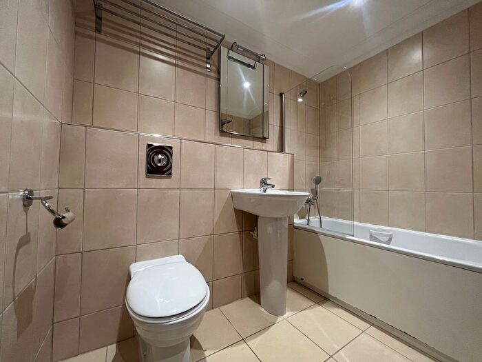 2 Bedroom Flat To Rent In Chessel Avenue, Bournemouth, BH5