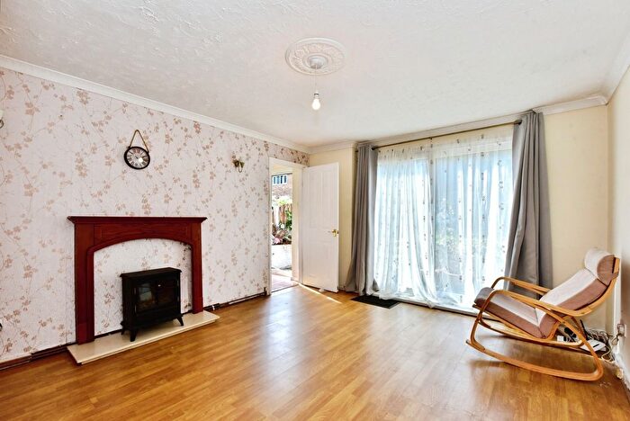 3 Bedroom Terraced House For Sale In Overend Close, Sheffield, South Yorkshire, S14