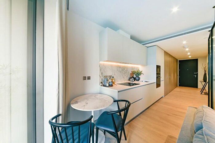 Apartment To Rent In Water Street, London, E14