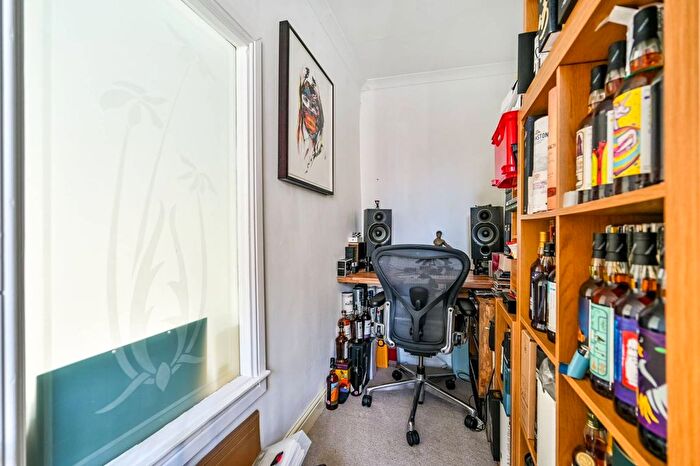 2 Bedroom End Of Terrace House For Sale In Grafton Road, New Malden, KT3
