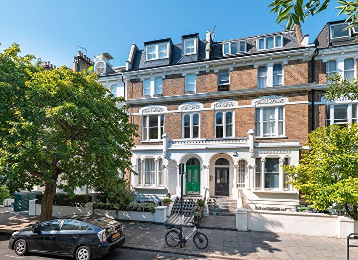 2 Bedroom Flat To Rent In Sinclair Road, London, W14