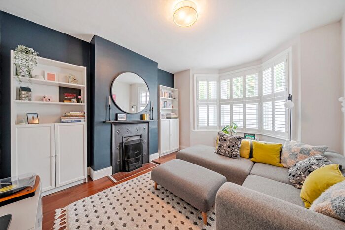 3 Bedroom Terraced House For Sale In Fallsbrook Road, Tooting, London, SW16