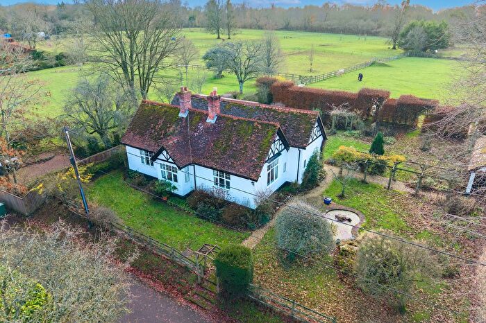 3 Bedroom Bungalow For Sale In Meadow Lodge, Swarraton, Alresford, SO24