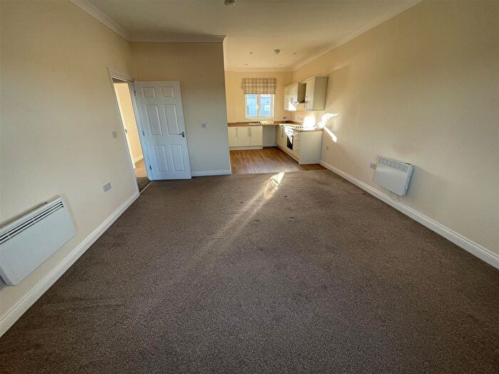 2 Bedroom Flat For Sale In Jubilee Close, Crewkerne - No Onward Chain, TA18