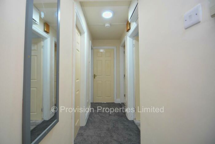 3 Bedroom Flat To Rent In Regent Park Terrace, Hyde Leeds, LS6