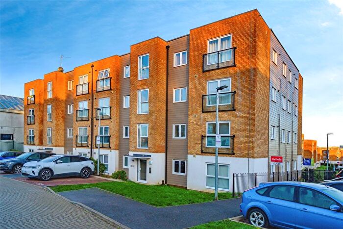 2 Bedroom Flat For Sale In Trilby Court, Bongrace Walk, Luton, Bedfordshire, LU4