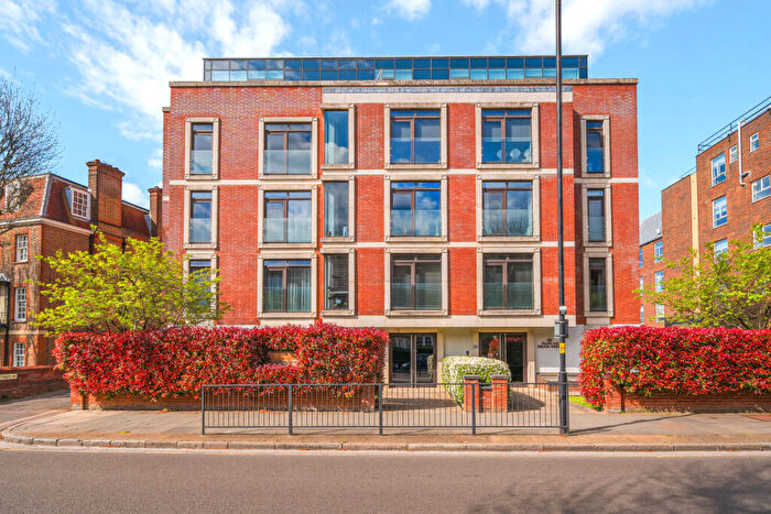 3 Bedroom Flat For Sale In Fortis Green, London, N10