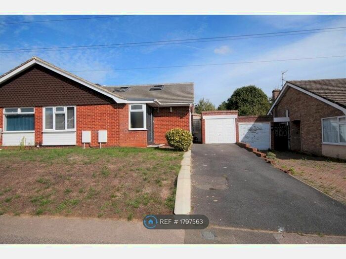 3 Bedroom Bungalow To Rent In Roman Way, Earley, Reading, RG6
