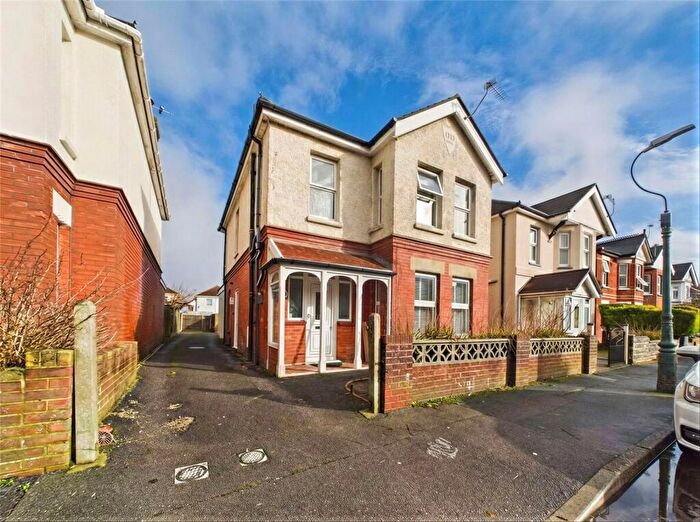 2 Bedroom Apartment For Sale In Highfield Road, Bournemouth, Dorset, BH9