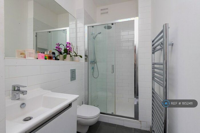 2 Bedroom Flat To Rent In Balham Grove, London, SW12