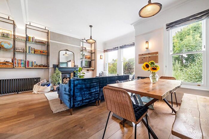 3 Bedroom Flat For Sale In Helix Gardens, SW2