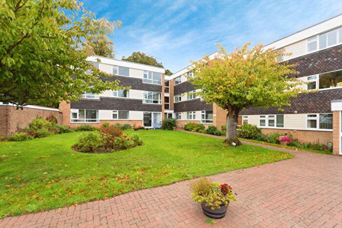 2 Bedroom Flat For Sale In Albany Gardens, Hampton Lane, Solihull, West Midlands, B91