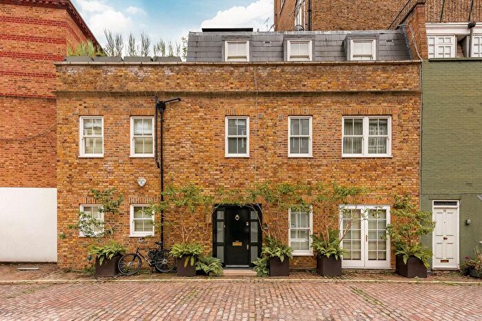 3 Bedroom Mews For Sale In Prince's Mews, Notting Hill, London, W2