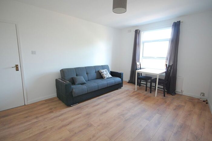 1 Bedroom Flat To Rent In The Vale, Acton, W3