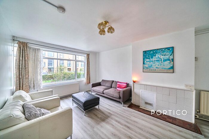 4 Bedroom Property To Rent In Clarence Crescent, London, SW4