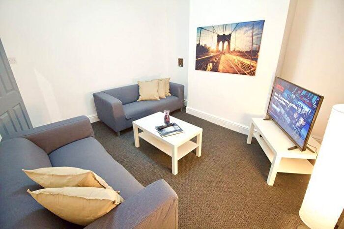 3 Bedroom Terraced House To Rent In Kennedy Road, Salford, Greater Manchester, M5