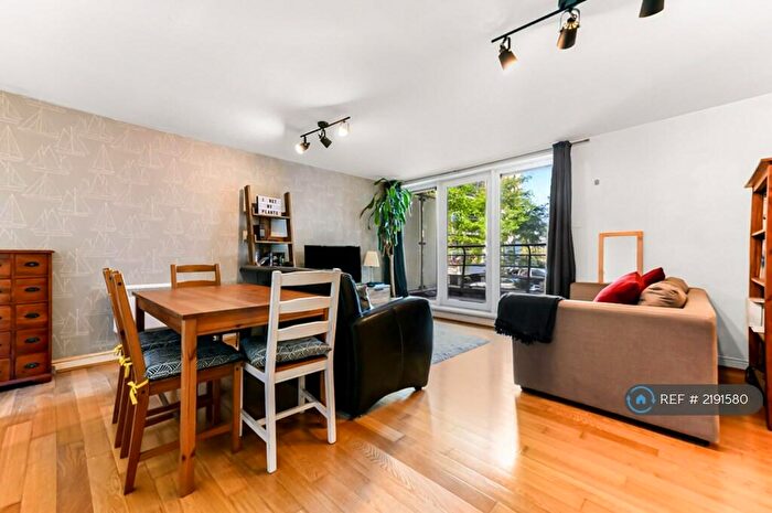 2 Bedroom Flat To Rent In Thistley Court, London, SE8