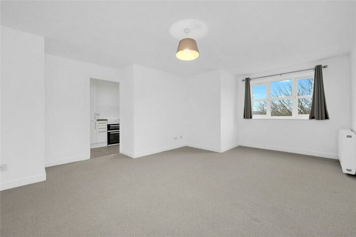 2 Bedroom Apartment To Rent In Taunton Drive, London, N2