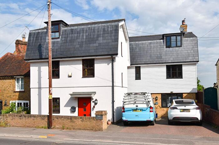 3 Bedroom Detached House For Sale In Harlow Road, Roydon, CM19