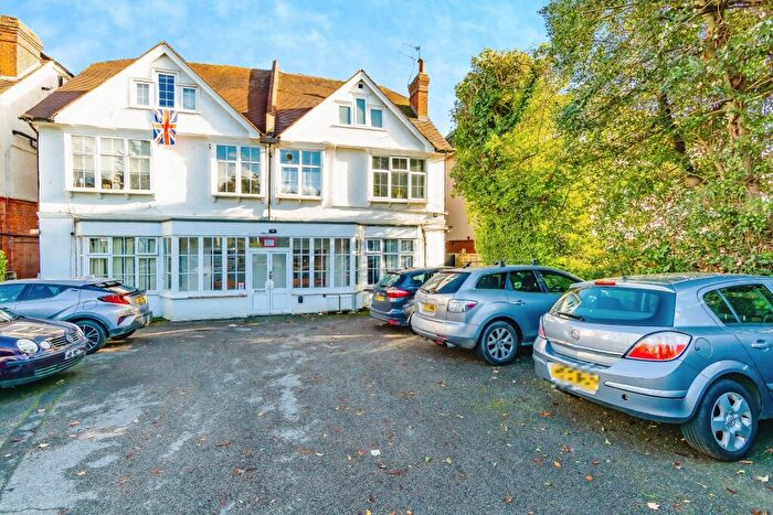 Flat To Rent In Brighton Road, CR8
