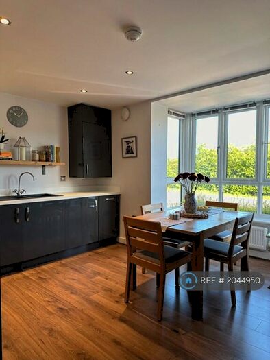 2 Bedroom Flat To Rent In New Barn Lane, Cheltenham, GL52