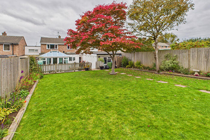 4 Bedroom Link Detached House For Sale In Burleigh Road, Leverstock Green, Hemel Hempstead, HP2