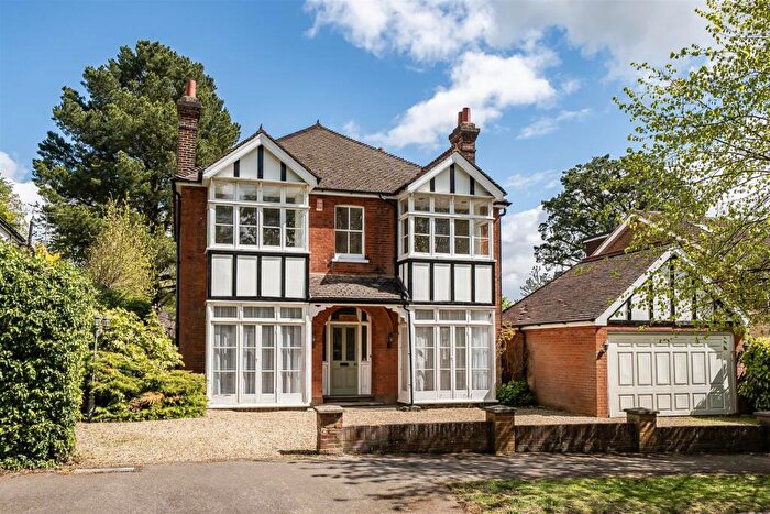 5 Bedroom Detached House For Sale In Oakleigh Road, Pinner, HA5