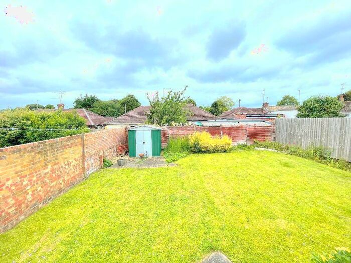 2 Bedroom Bungalow For Sale In Grasmere Avenue, Warden Hills, Luton, Bedfordshire, LU3