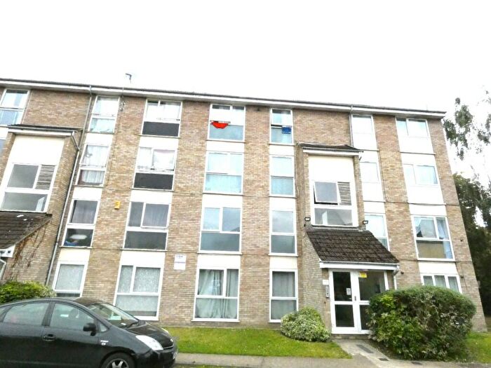 2 Bedroom Flat To Rent In Aylesbury Close, Forest Gate, London, E7