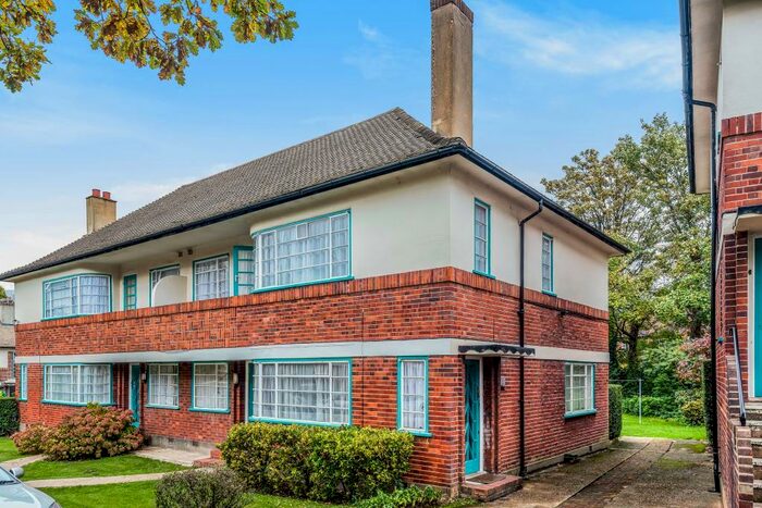 2 Bedroom Maisonette To Rent In Glenhill Close, Finchley, N3